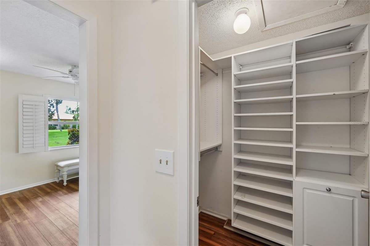 3210 CAMBRIDGE AVENUE — photo 24 of 38