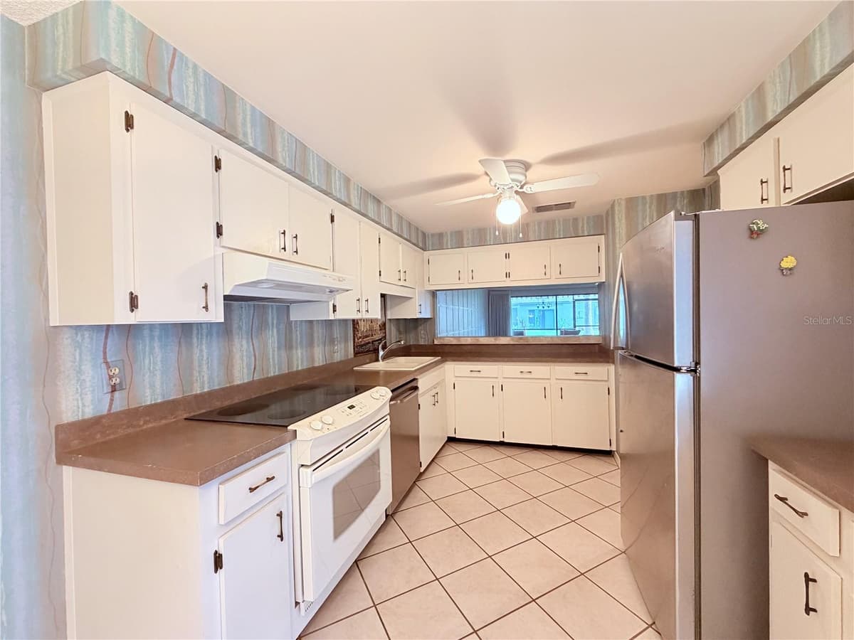 602 WOODRIDGE DRIVE — photo 10 of 40