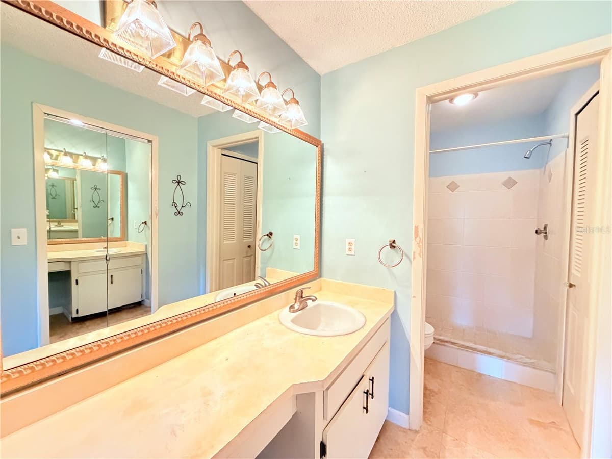 602 WOODRIDGE DRIVE — photo 15 of 40