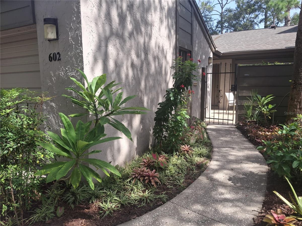602 WOODRIDGE DRIVE — photo 3 of 40