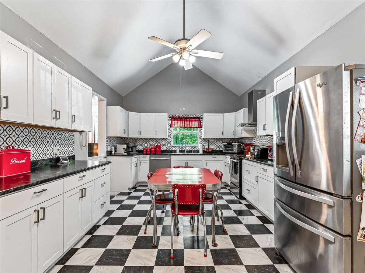 511 MIRROR LAKE DRIVE — photo 41 of 85