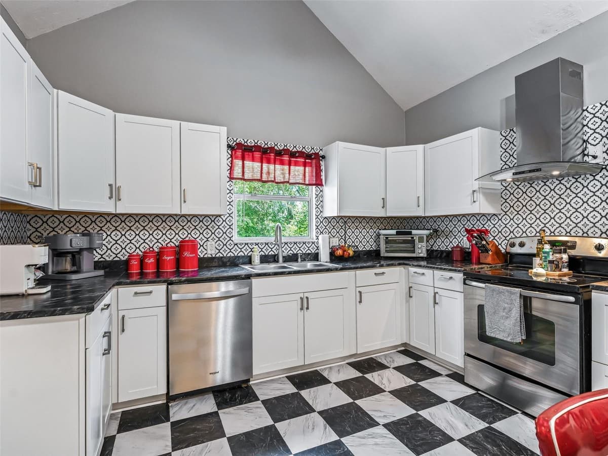 511 MIRROR LAKE DRIVE — photo 42 of 85
