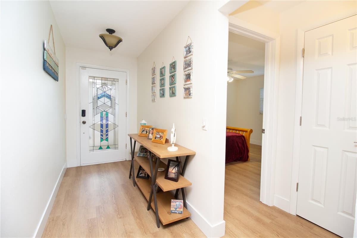 318 CIRCLE DRIVE — photo 19 of 38