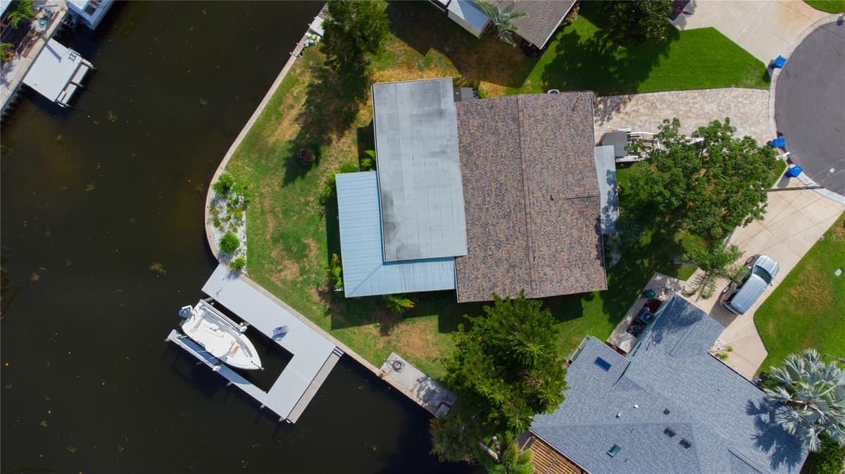 318 CIRCLE DRIVE — photo 6 of 38