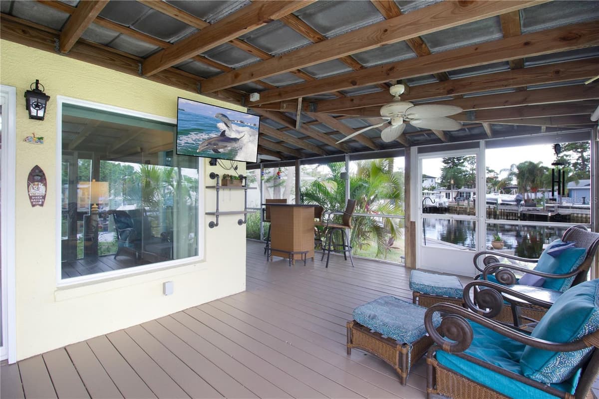 318 CIRCLE DRIVE — photo 18 of 38