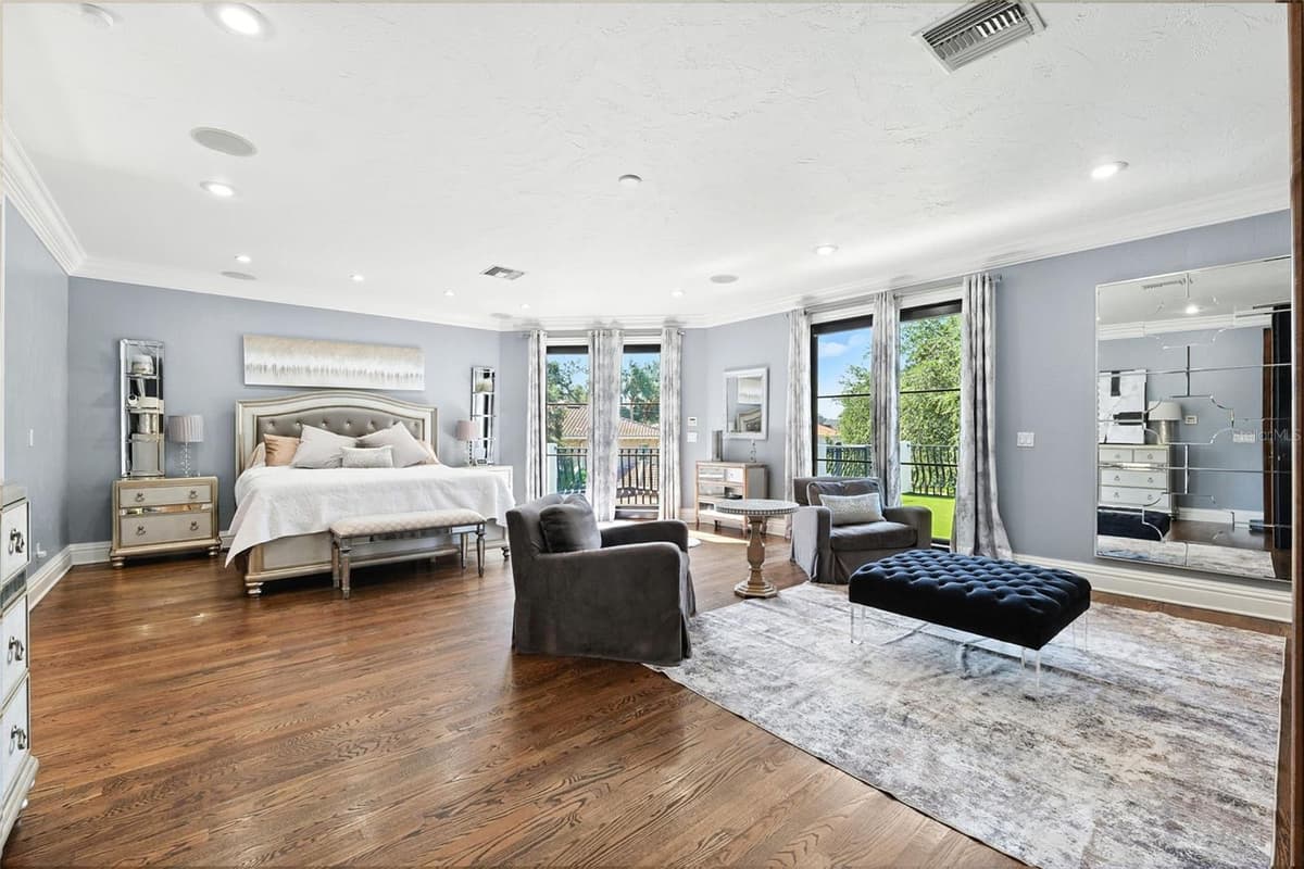 4555 SWANN AVENUE — photo 33 of 74