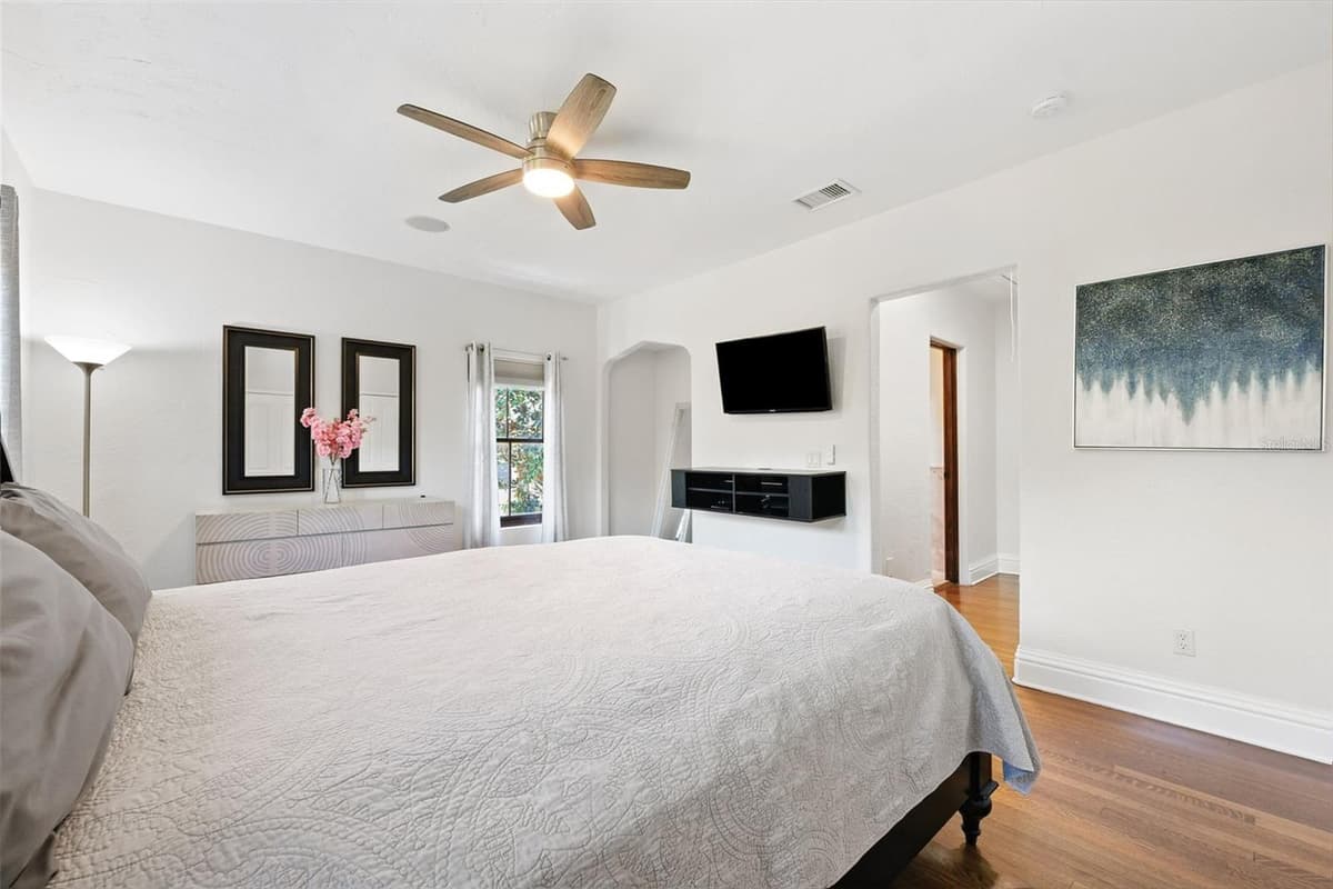 4555 SWANN AVENUE — photo 54 of 74