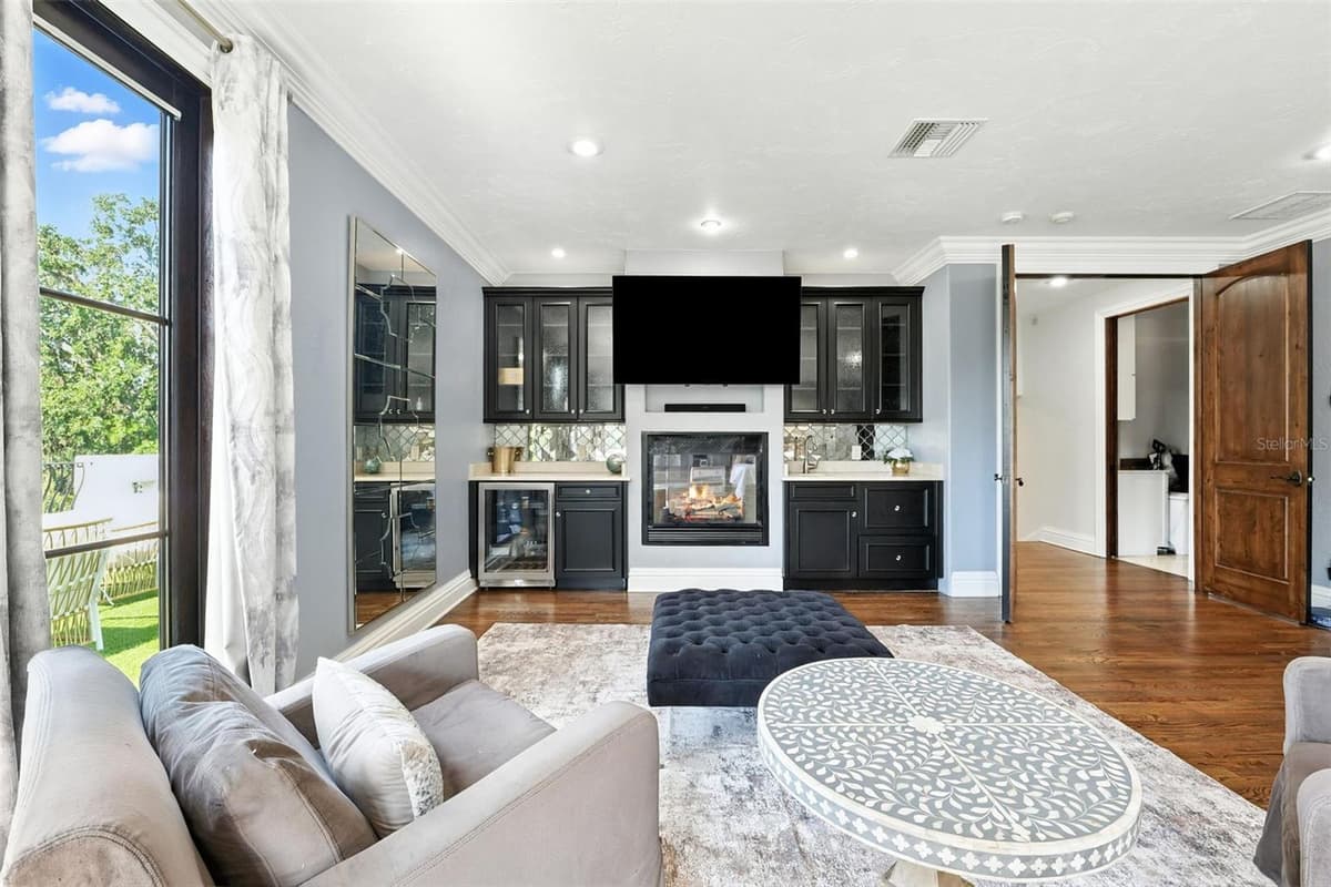 4555 SWANN AVENUE — photo 35 of 74