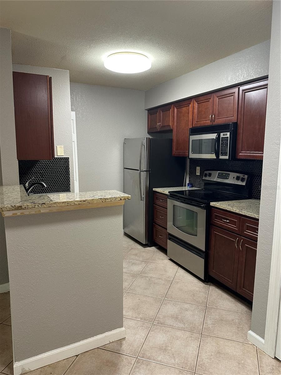 709 SECRET HARBOR LANE — photo 11 of 32
