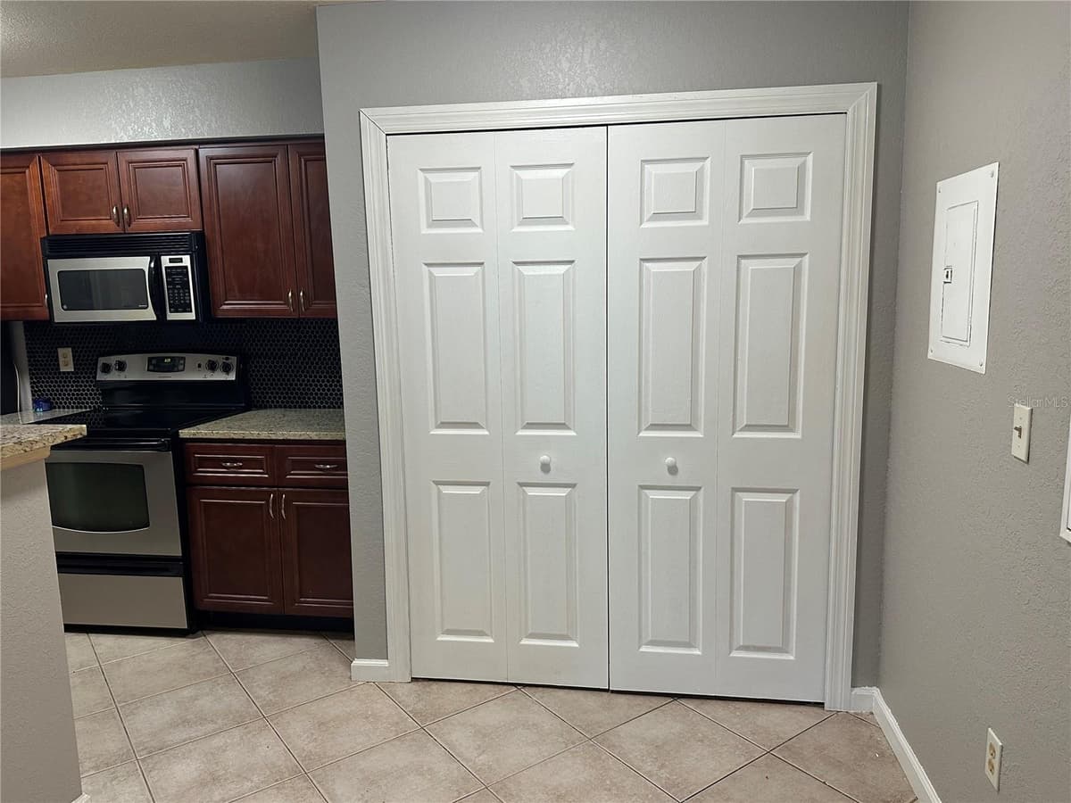 709 SECRET HARBOR LANE — photo 12 of 32