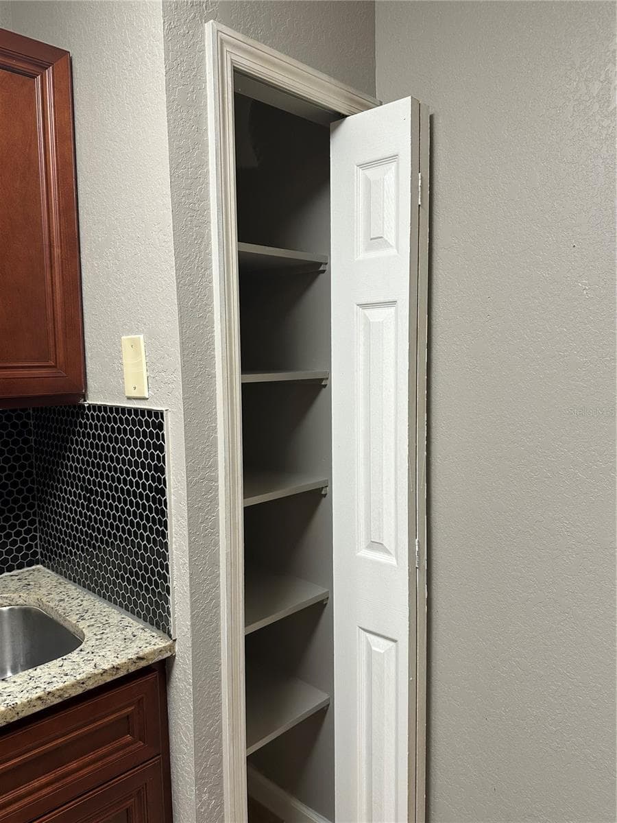 709 SECRET HARBOR LANE — photo 15 of 32
