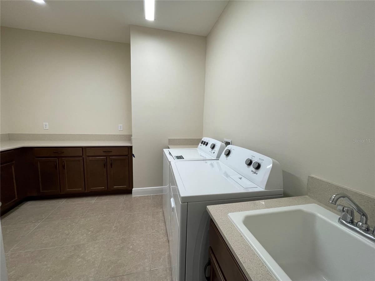 3430 SAGEBRUSH STREET — photo 8 of 26