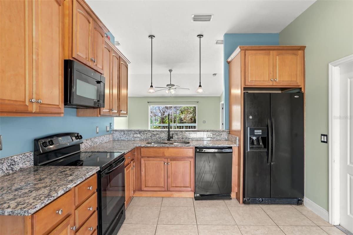 2063 MONTEREY DRIVE — photo 4 of 36