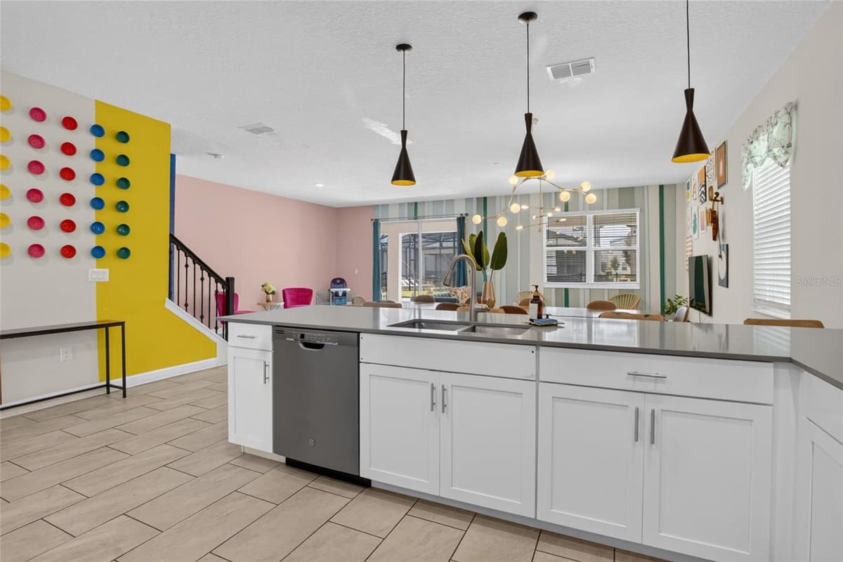 4536 TARGET BOULEVARD — photo 13 of 73