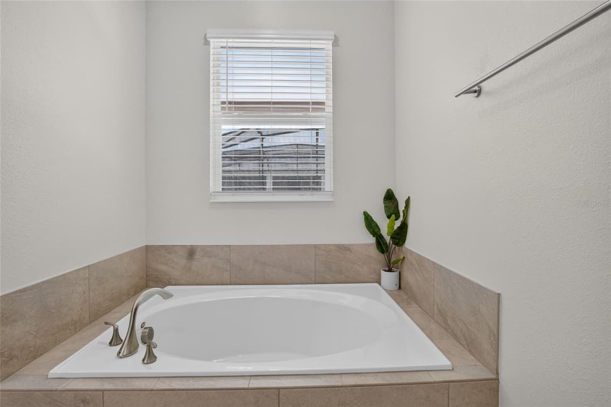 4536 TARGET BOULEVARD — photo 30 of 73