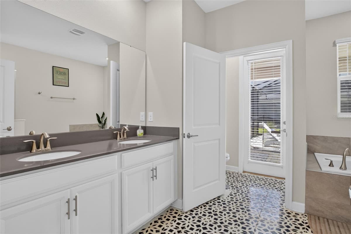 4536 TARGET BOULEVARD — photo 27 of 73