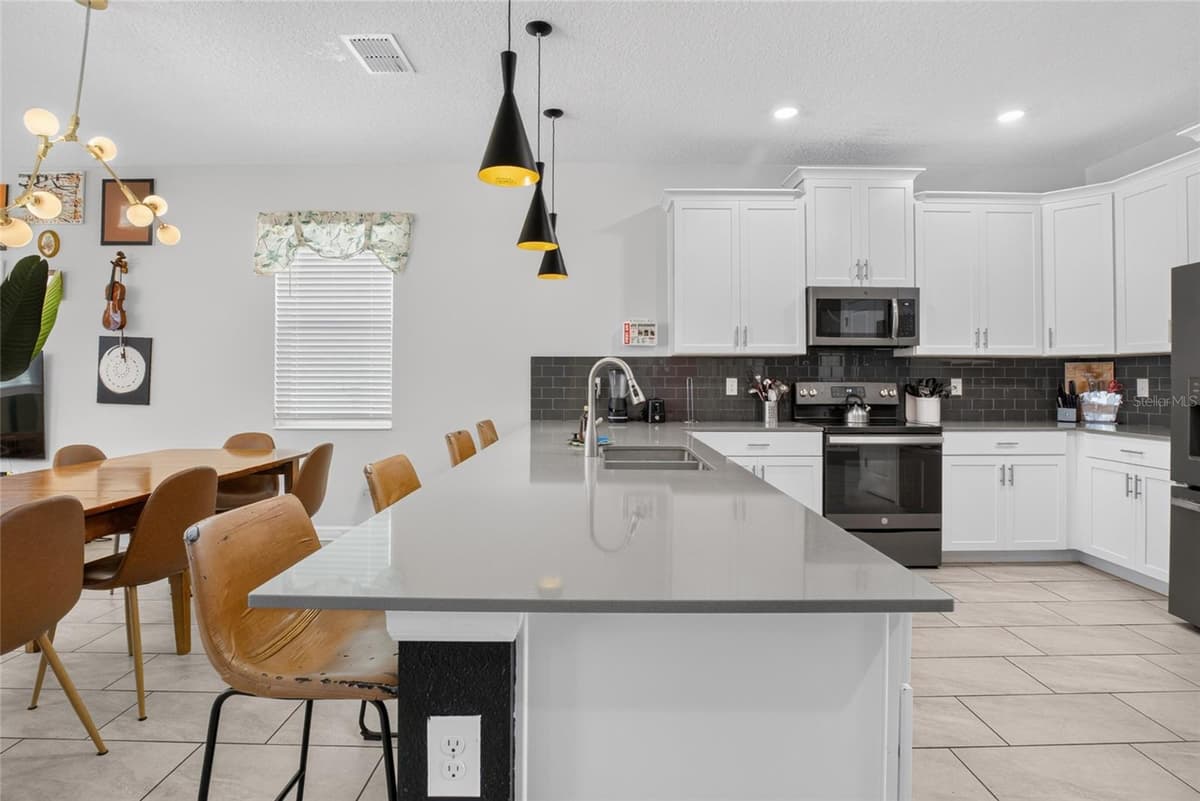 4536 TARGET BOULEVARD — photo 11 of 73