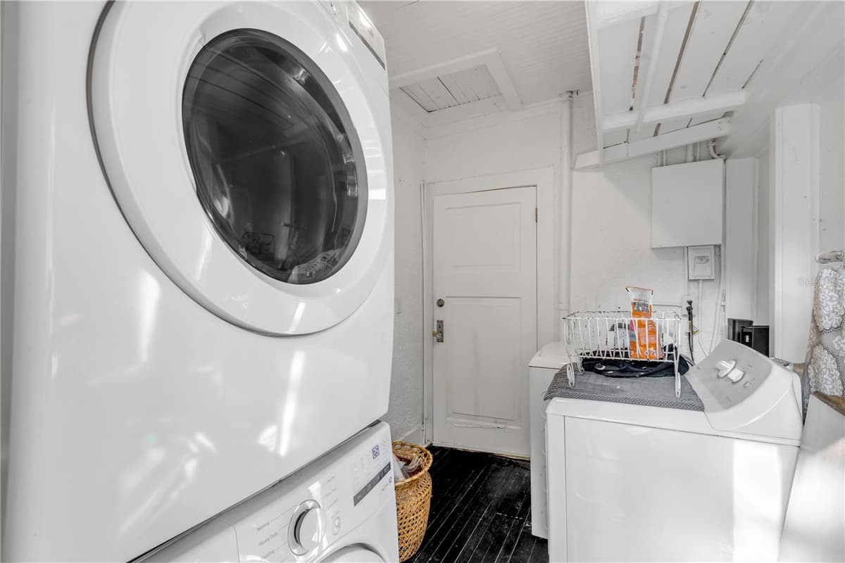 407 MAGNOLIA STREET — photo 17 of 63