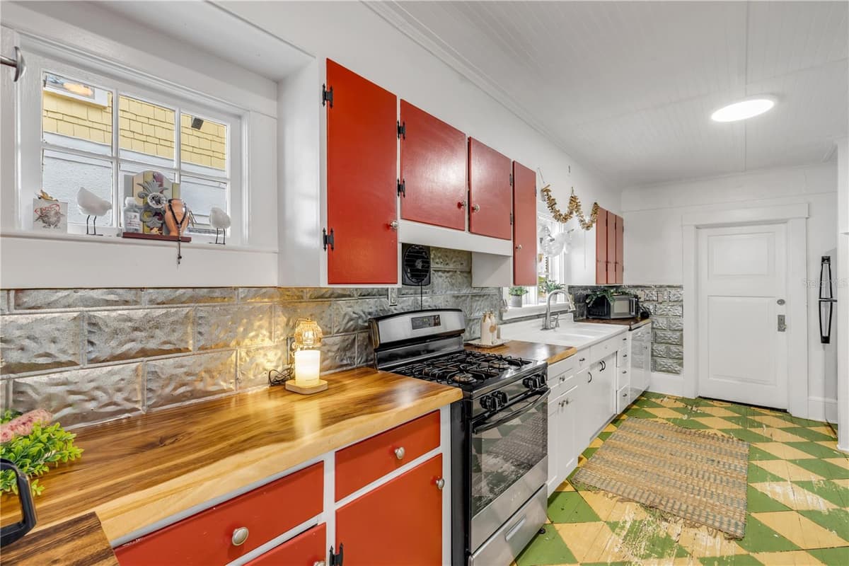 407 MAGNOLIA STREET — photo 12 of 63