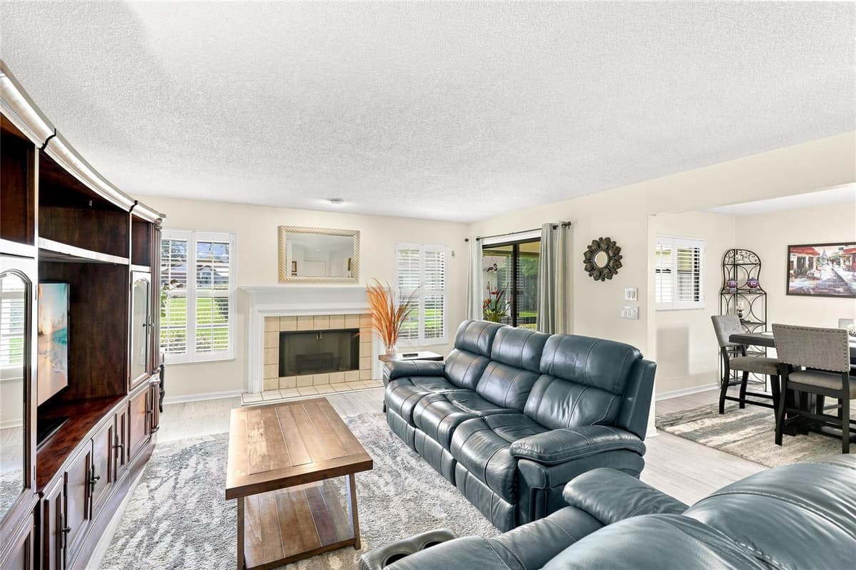 3670 GLENEAGLE DRIVE — photo 9 of 32