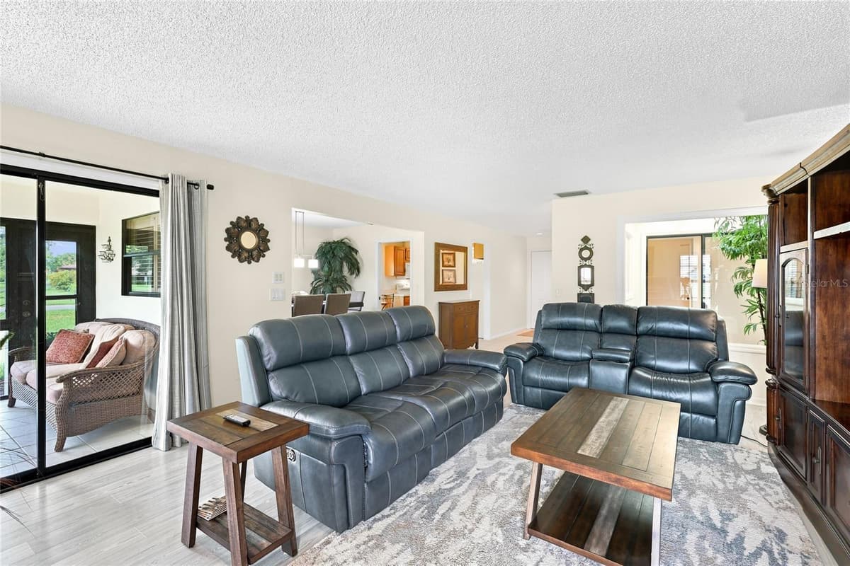 3670 GLENEAGLE DRIVE — photo 11 of 32