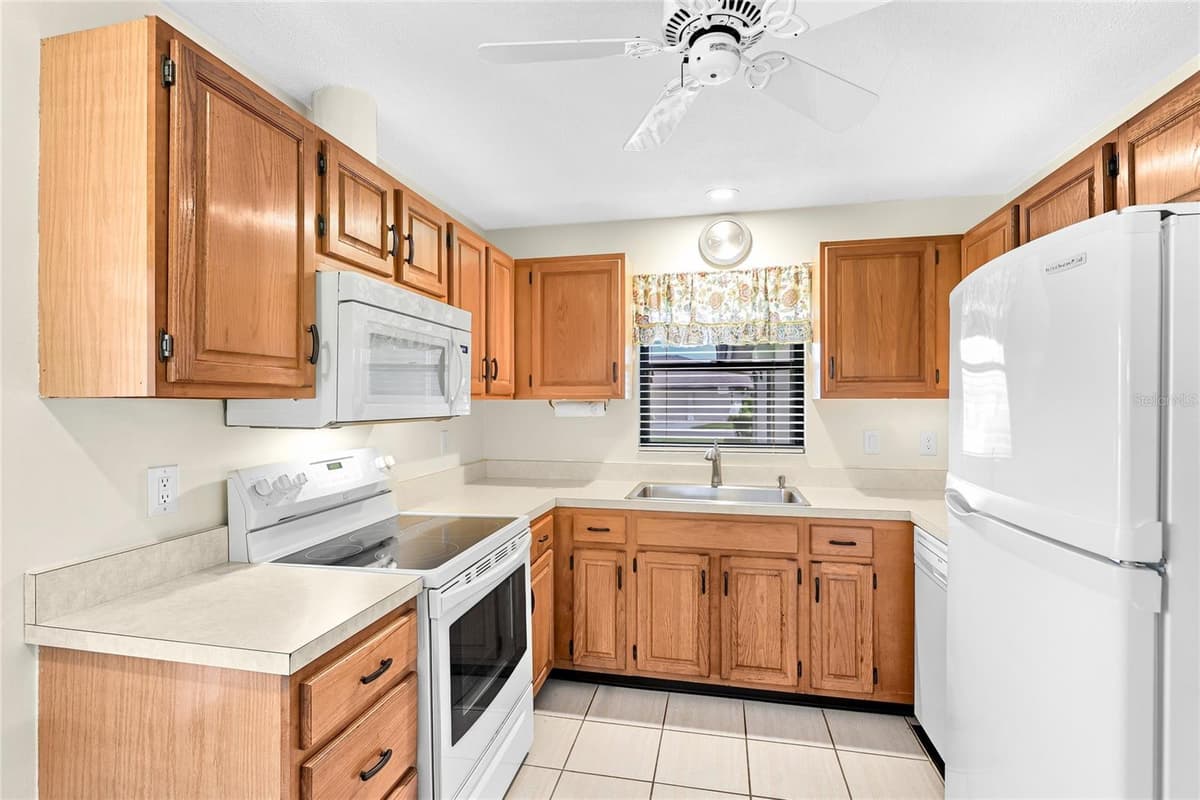 3670 GLENEAGLE DRIVE — photo 13 of 32