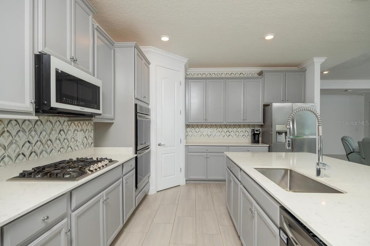 213 OLETA WAY — photo 8 of 30