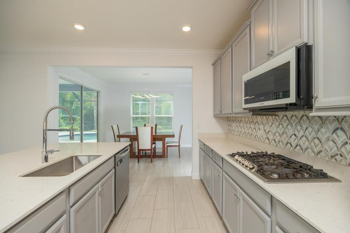 213 OLETA WAY — photo 10 of 30