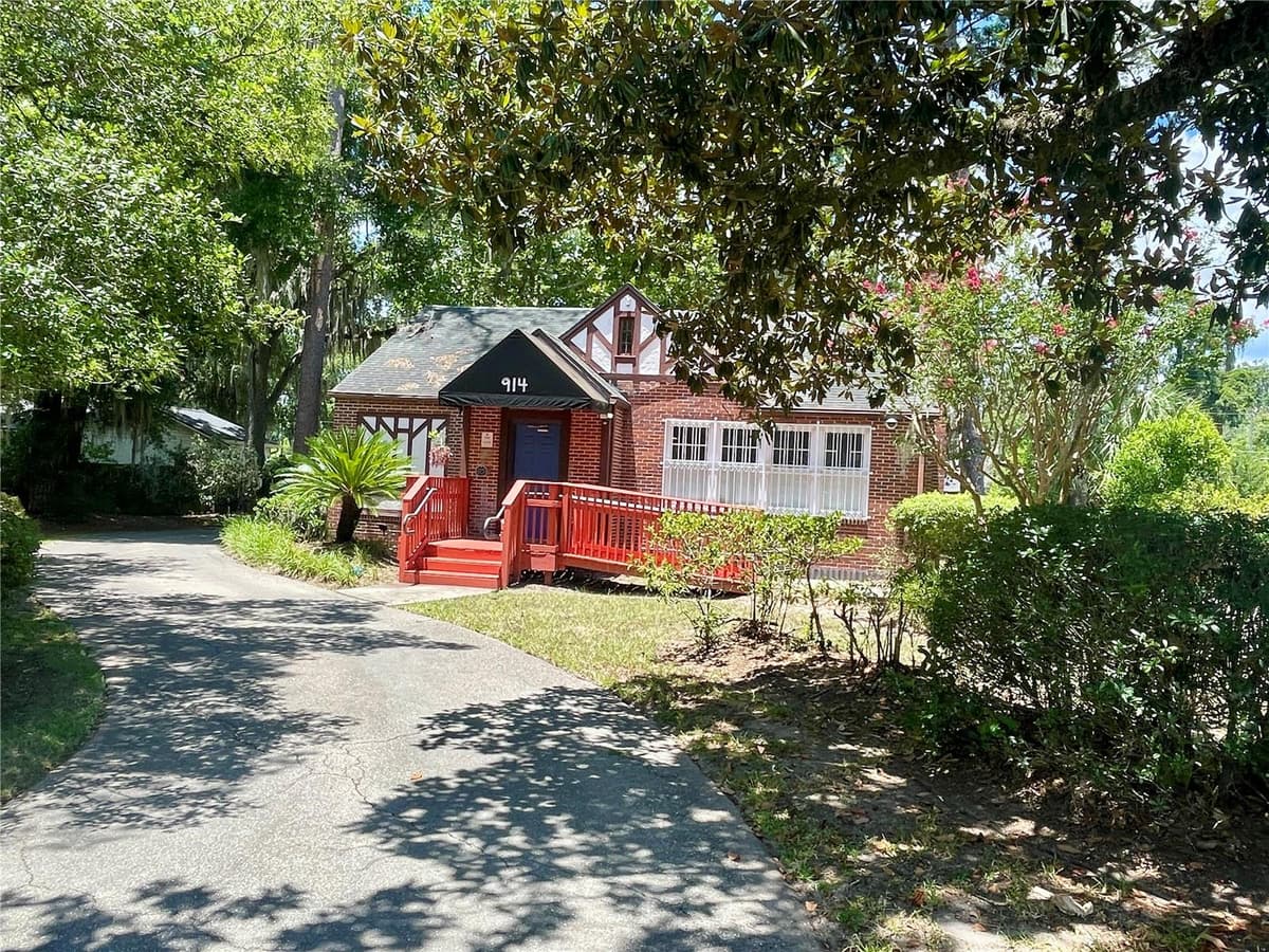 914 13TH STREET — photo 1 of 20