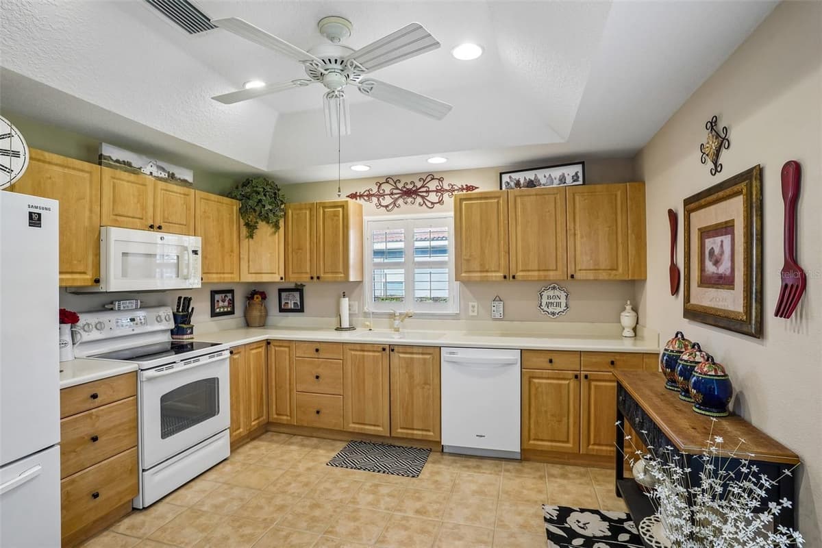 10172 MAINSAIL DRIVE — photo 19 of 58