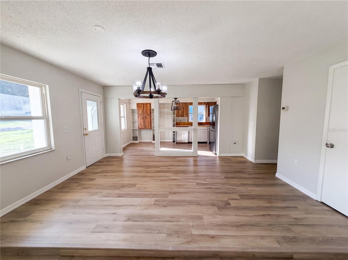 2230 SPRING HOLLOW DRIVE — photo 6 of 20
