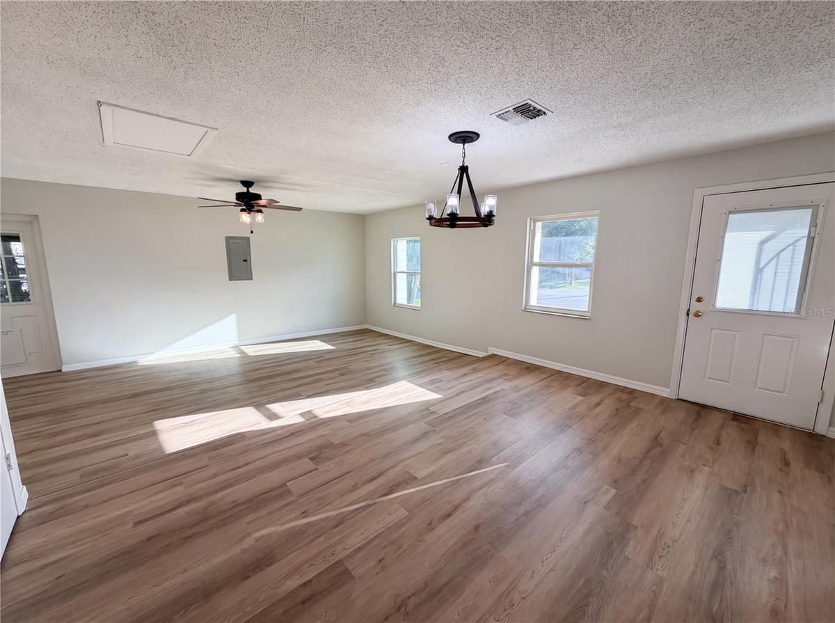 2230 SPRING HOLLOW DRIVE — photo 7 of 20