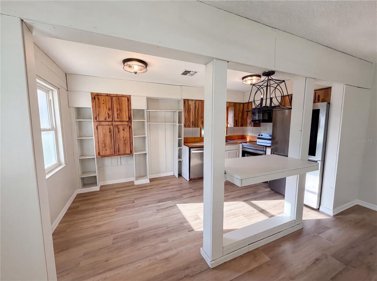 2230 SPRING HOLLOW DRIVE — photo 9 of 20