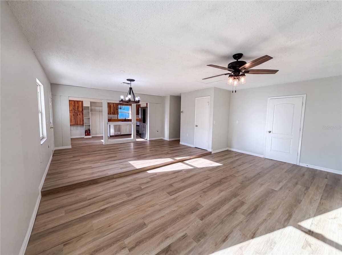2230 SPRING HOLLOW DRIVE — photo 5 of 20