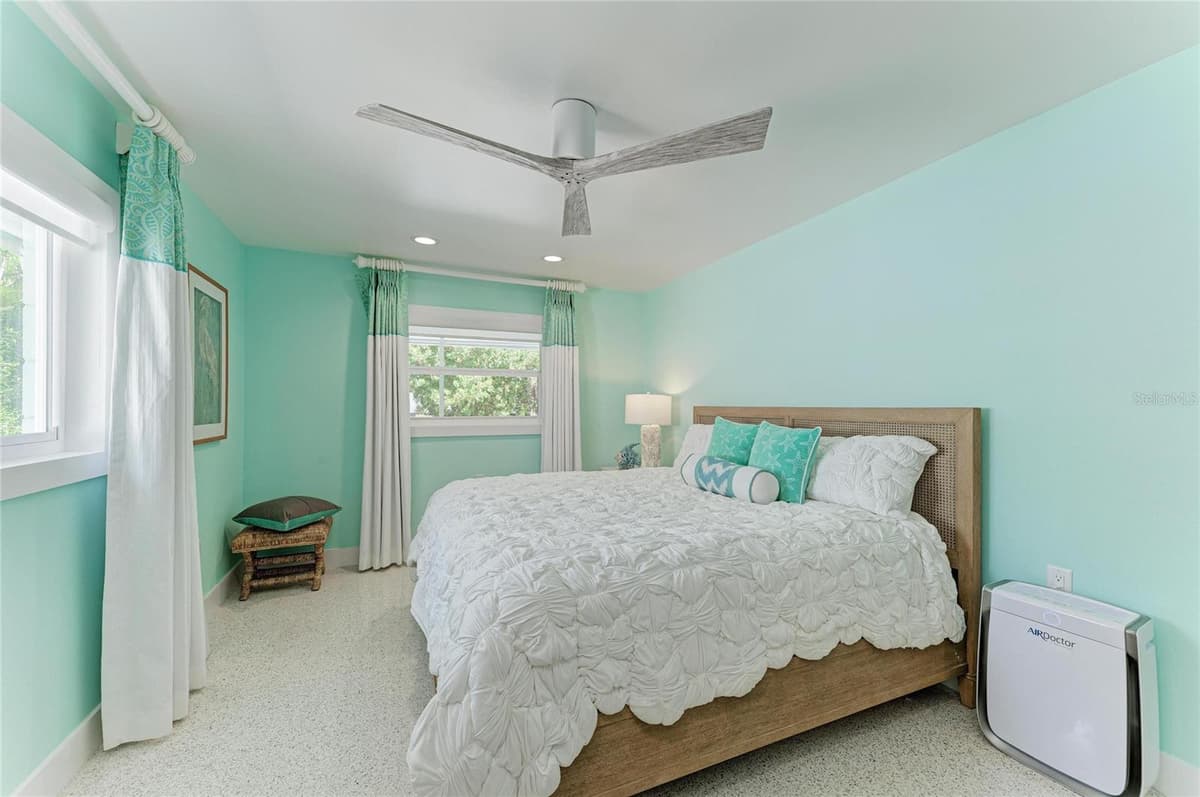 580 LINLEY STREET — photo 7 of 90