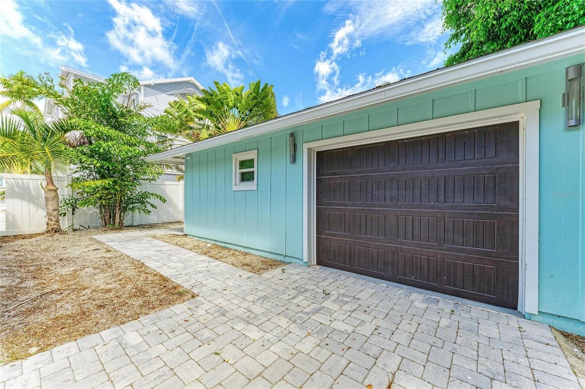 580 LINLEY STREET — photo 29 of 90