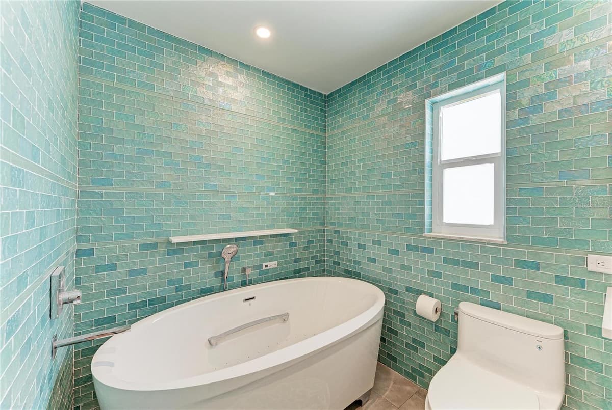 580 LINLEY STREET — photo 24 of 90