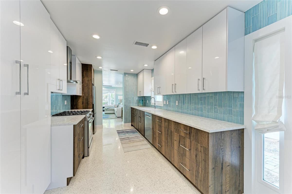 580 LINLEY STREET — photo 12 of 90