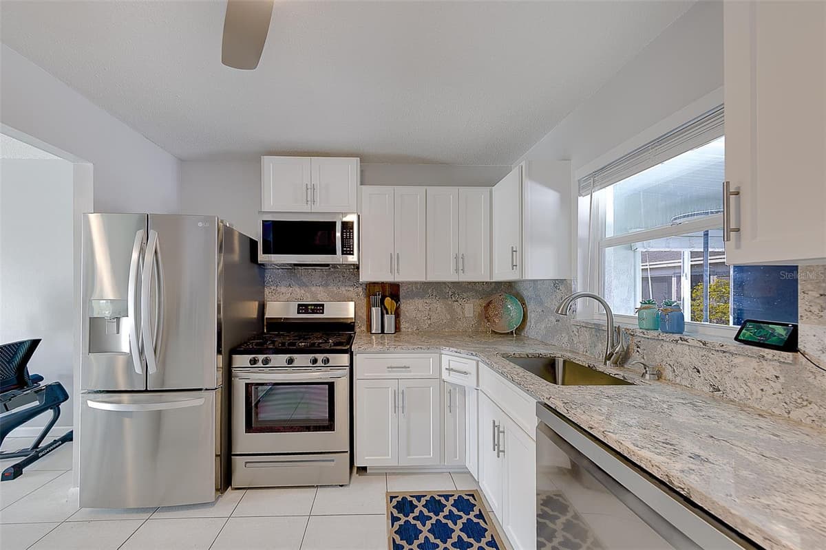 9906 LILY STREET — photo 9 of 48