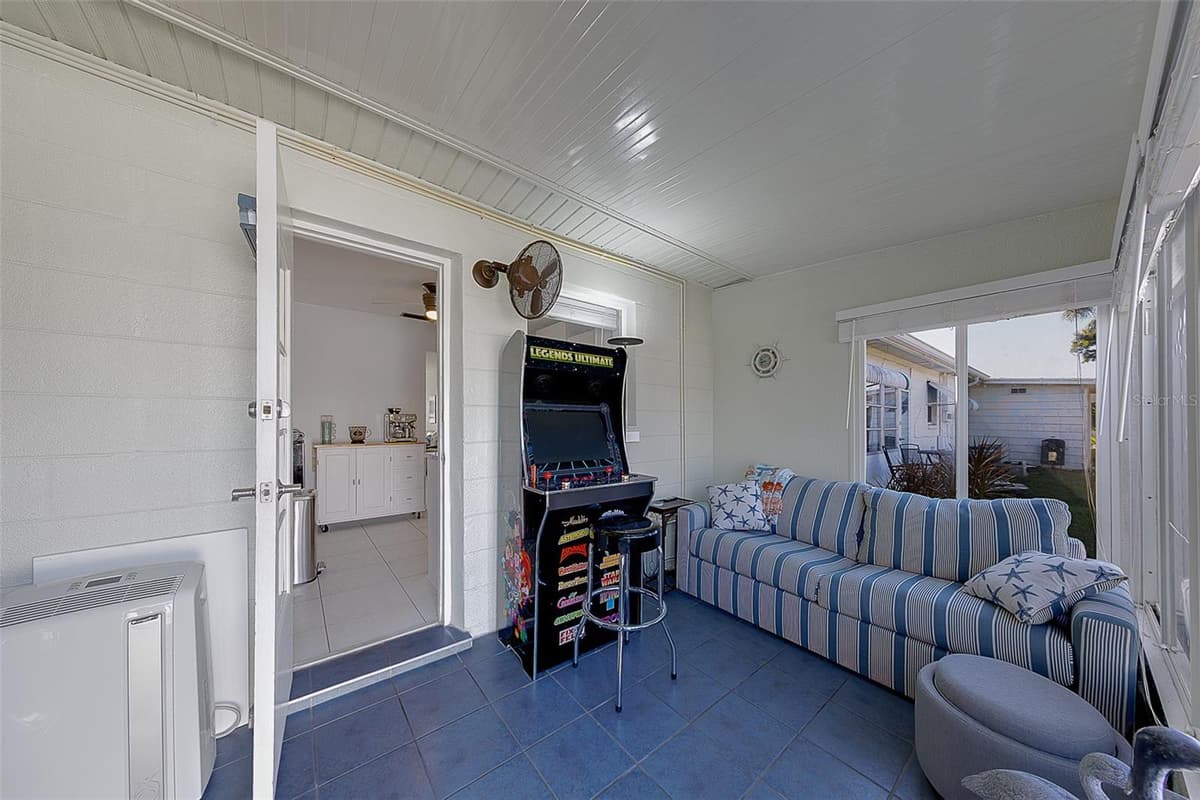 9906 LILY STREET — photo 10 of 48