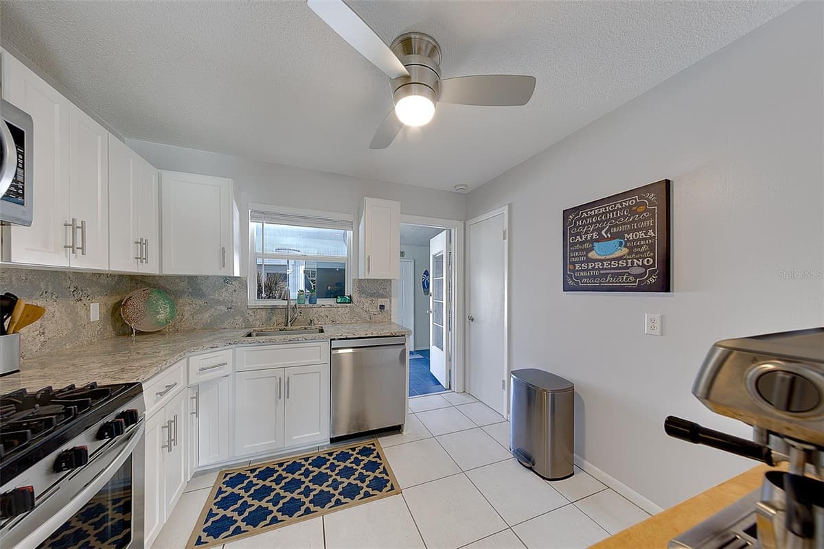 9906 LILY STREET — photo 7 of 48