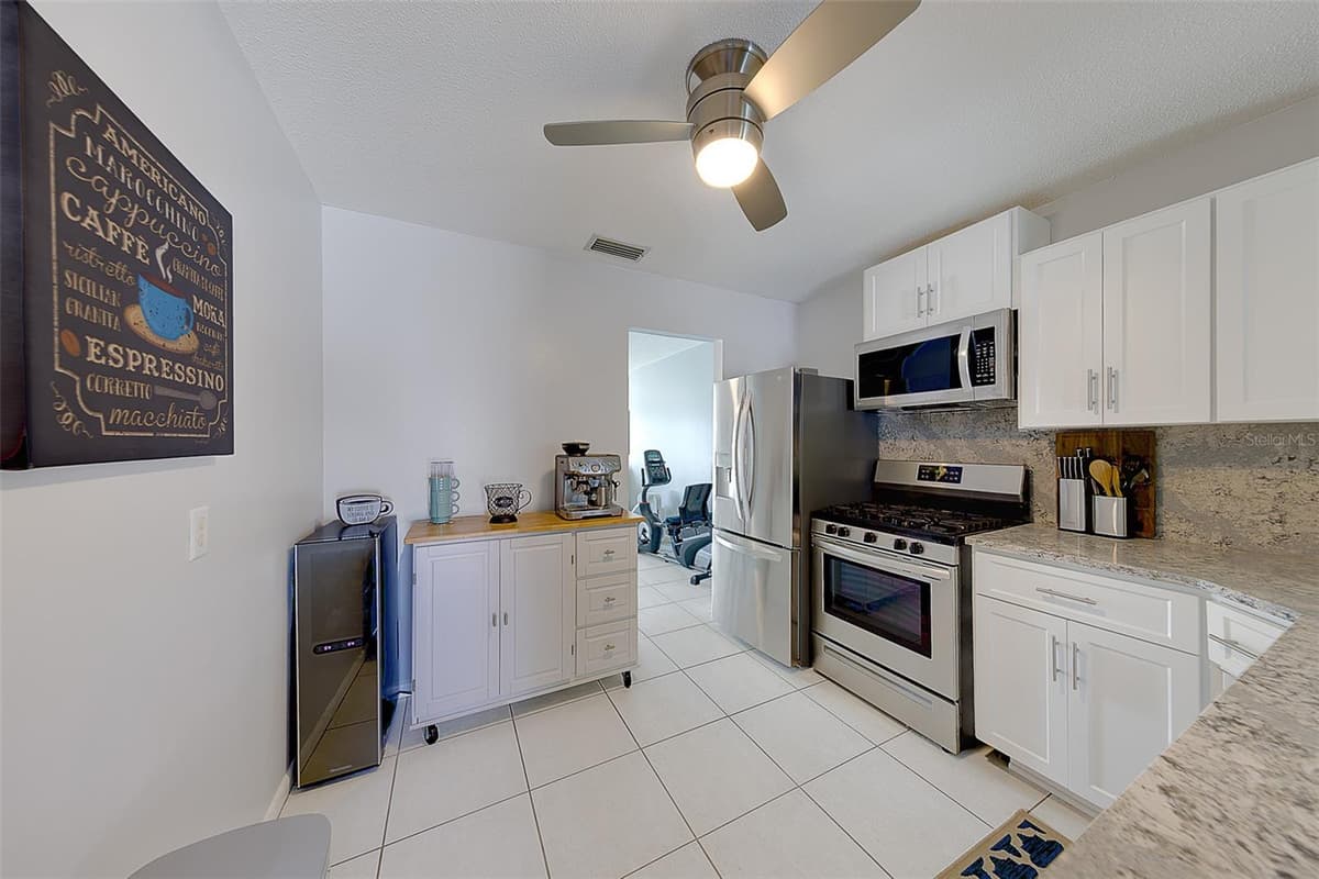 9906 LILY STREET — photo 8 of 48