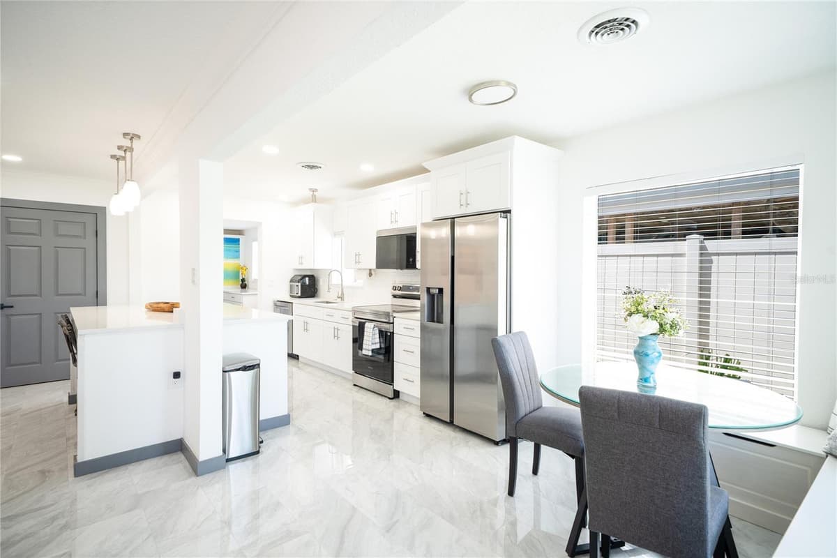 166 BAYSIDE DRIVE — photo 6 of 34