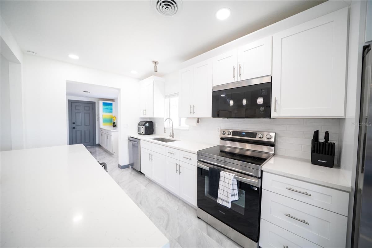 166 BAYSIDE DRIVE — photo 9 of 34