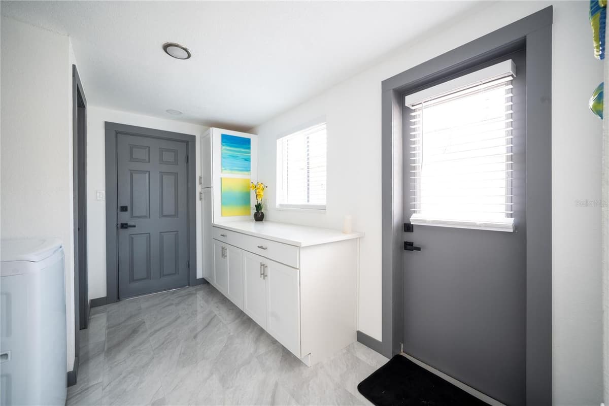 166 BAYSIDE DRIVE — photo 11 of 34