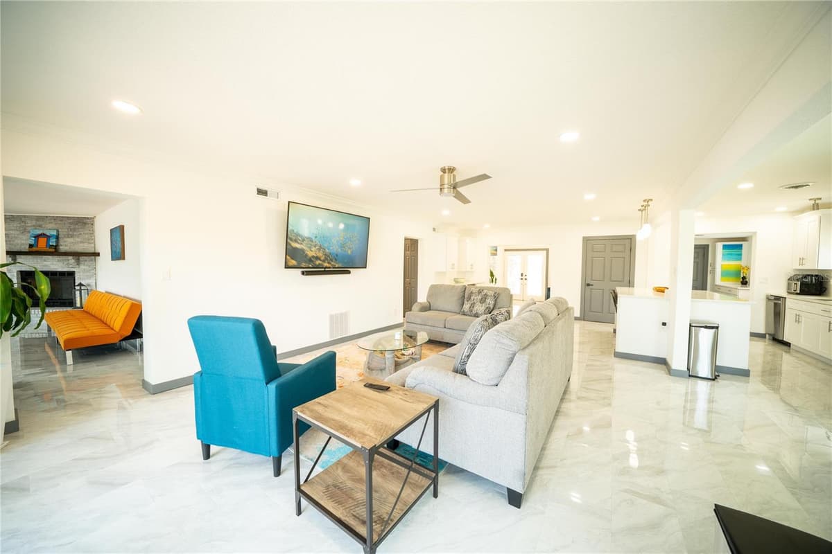 166 BAYSIDE DRIVE — photo 13 of 34