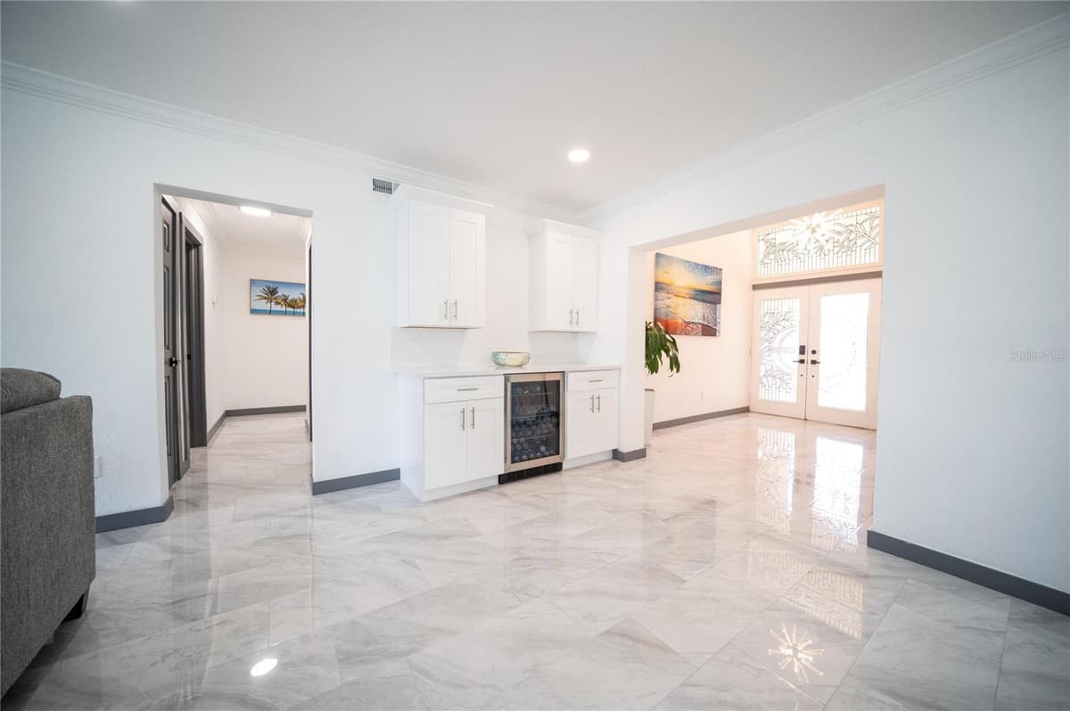 166 BAYSIDE DRIVE — photo 4 of 34