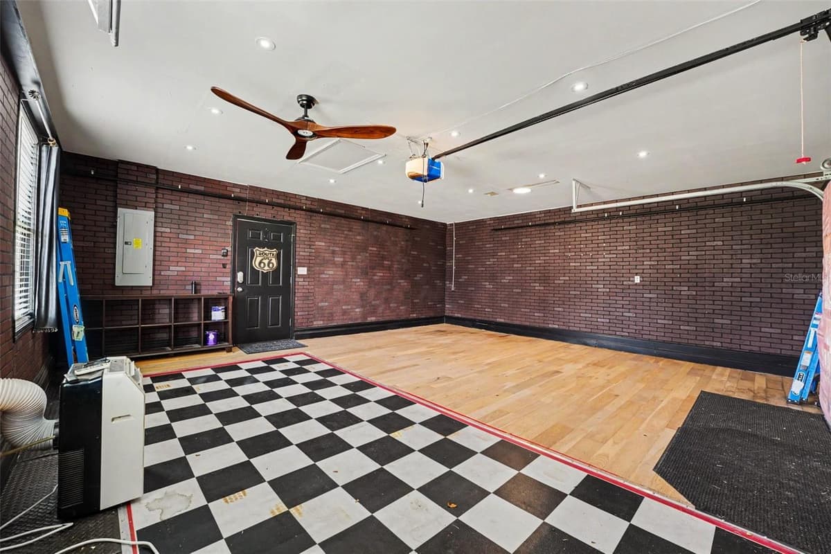 100 SYLVANA COURT — photo 24 of 29