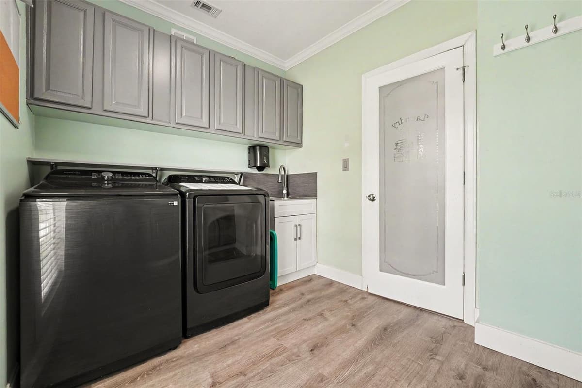100 SYLVANA COURT — photo 20 of 29