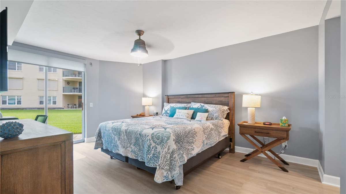 4565 ATLANTIC AVENUE — photo 12 of 43
